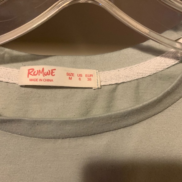 Super cute T shirt - Picture 2 of 3